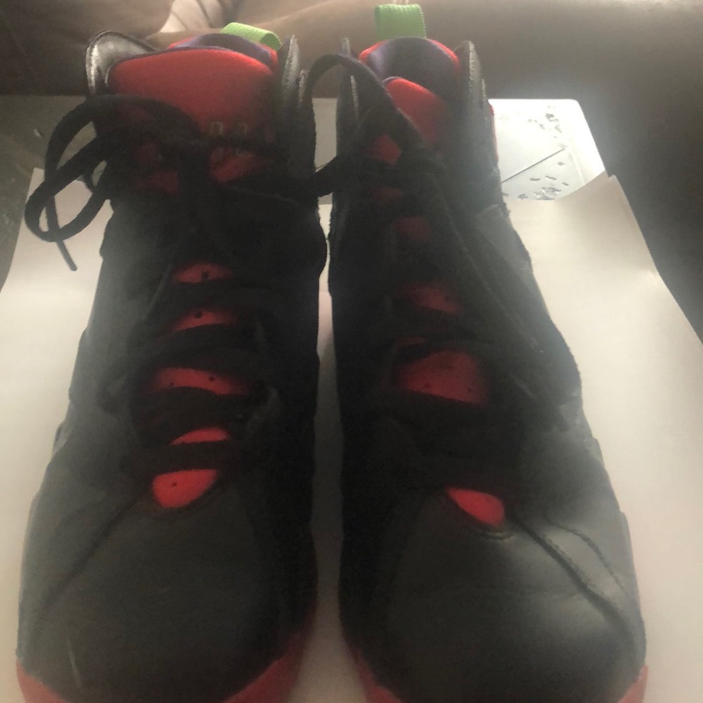 Boys/Girls Retro 7 Jordan’s size 7